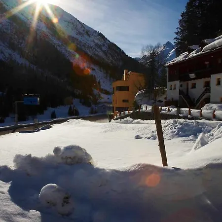 Rifugio - 2 Ferienhaeuser بيت للعطل غالتور
